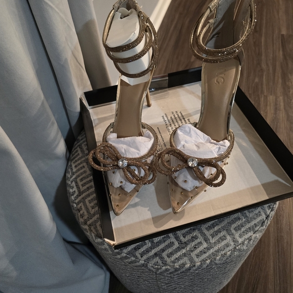 Shoes - Picture 8 of 9